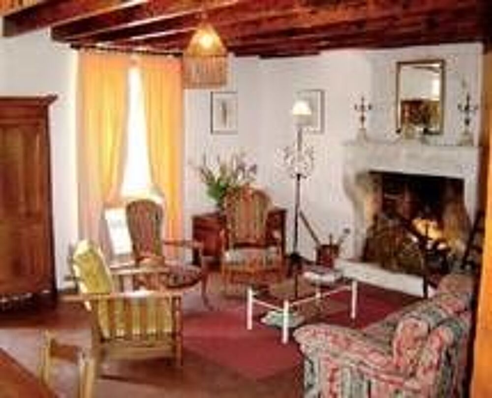   GRANDE MAISON ANCIENNE CHARENTE 10 PERSONNES 160M² Poitou-Charentes, Fouquebrune (16410)