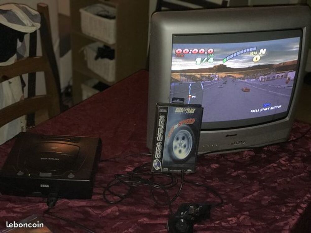 Lot console Sega Saturn+jeux+t&eacute;l&eacute;viseur Consoles et jeux vidéos