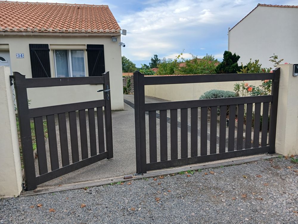 Portail en .Alumi?ium.anodise Jardin