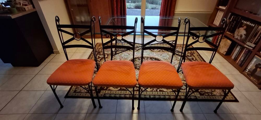 table et chaises de salle &agrave; manger Meubles