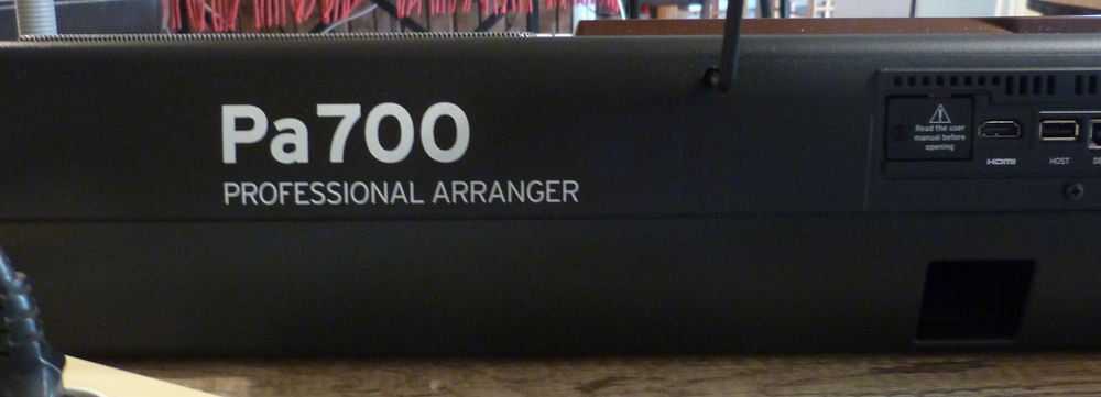 synth&eacute;tiseur arrangeur : KORG PA 700 Instruments de musique