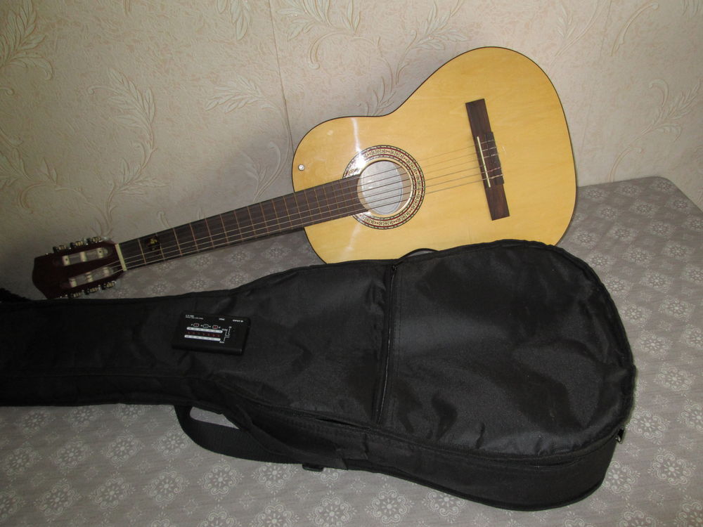 guitar kyra handamade Instruments de musique