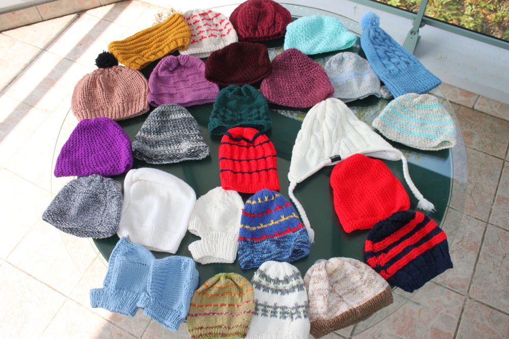 Bonnets en laine et cagoules 1 euro pi&egrave;ce Vêtements enfants