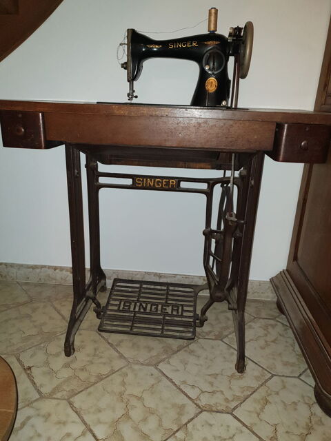 Machine � coudre, authentique vintage avec accessoires 
Mimet (13)