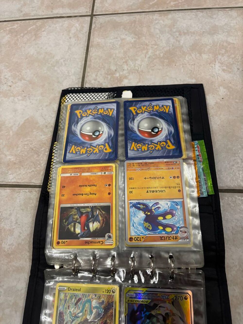 Classeur Pok&eacute;mon complet €" Lot de cartes GX/V/Holo dont Full Art Rainbow (Reshiram Zekrom, Rafflesia, Cancrelove) 