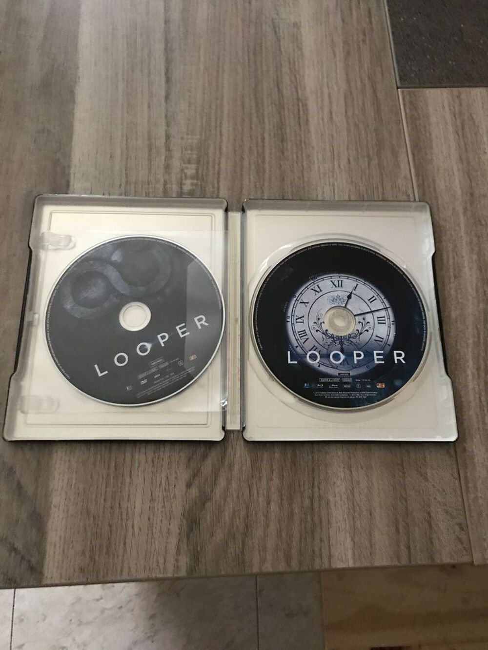 Coffret blu ray + dvd boitier m&eacute;tal " Looper " DVD et blu-ray