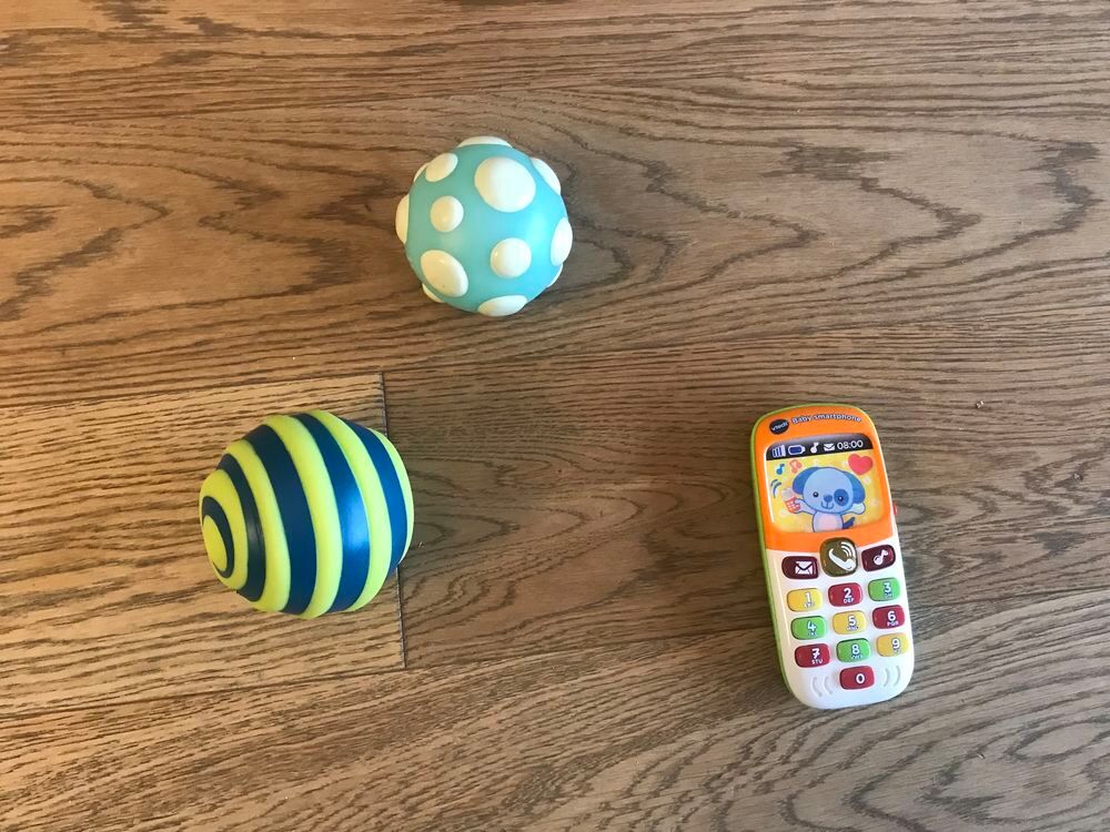 Divers jeux enfant (Balles + t&eacute;l&eacute;phone) Jeux / jouets