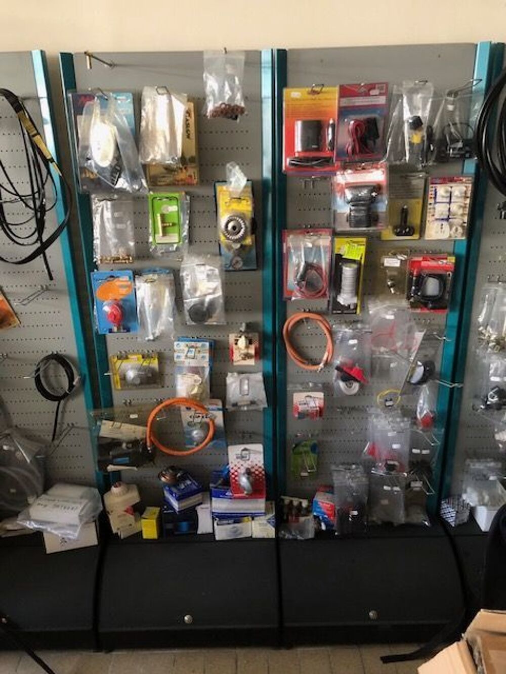 Destockage de pi&egrave;ces auto et camping car Bricolage