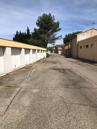  Parking / Garage � louer 16 m� Avignon