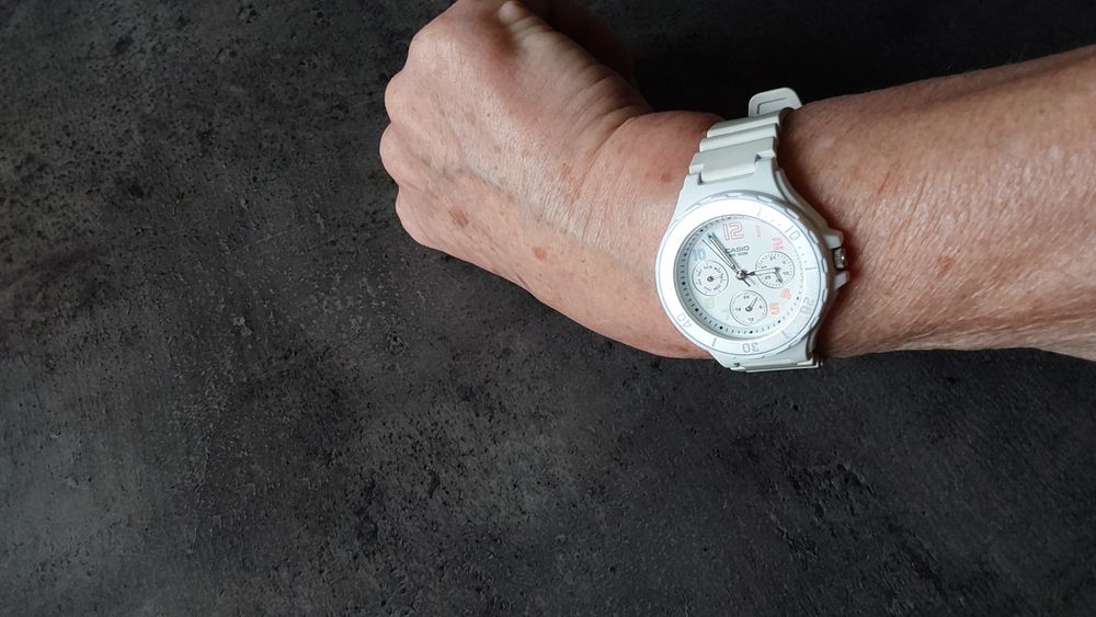 Montre femme Casio Bijoux et montres