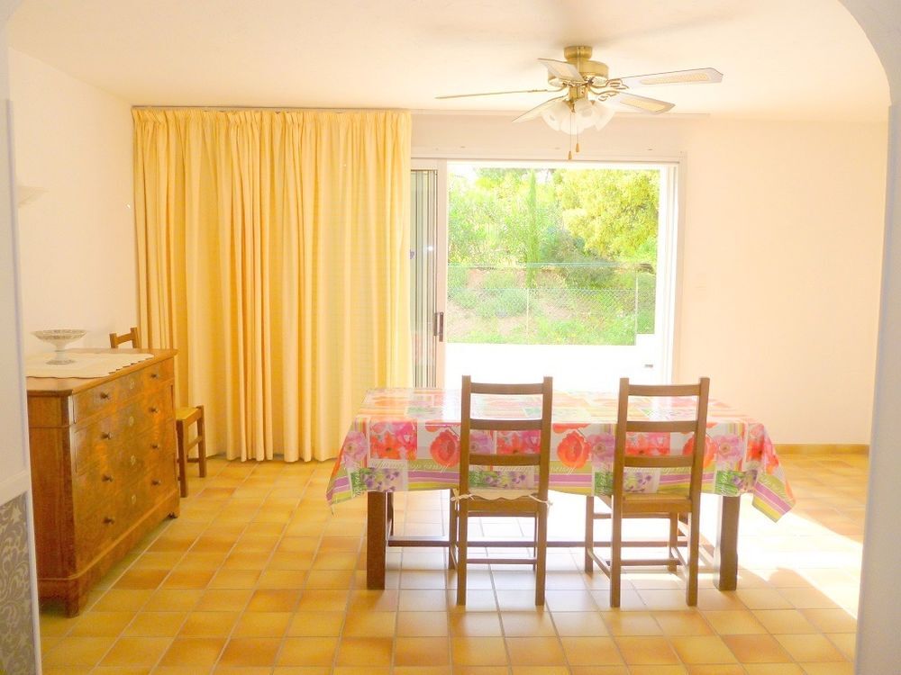    RDC de villa St-Rapha�l - parking  Provence-Alpes-C�te d'Azur, Saint-Rapha�l (83700)