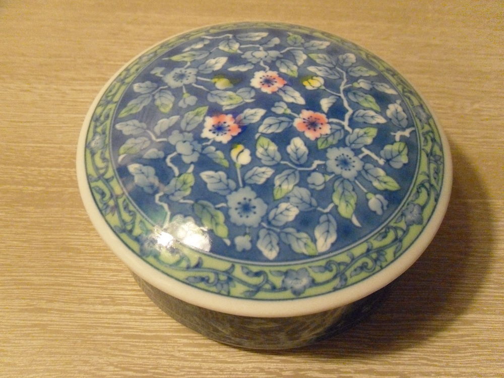 Bonbonni&egrave;re en porcelaine bleue d'Asie 13cm Neuf Dcoration