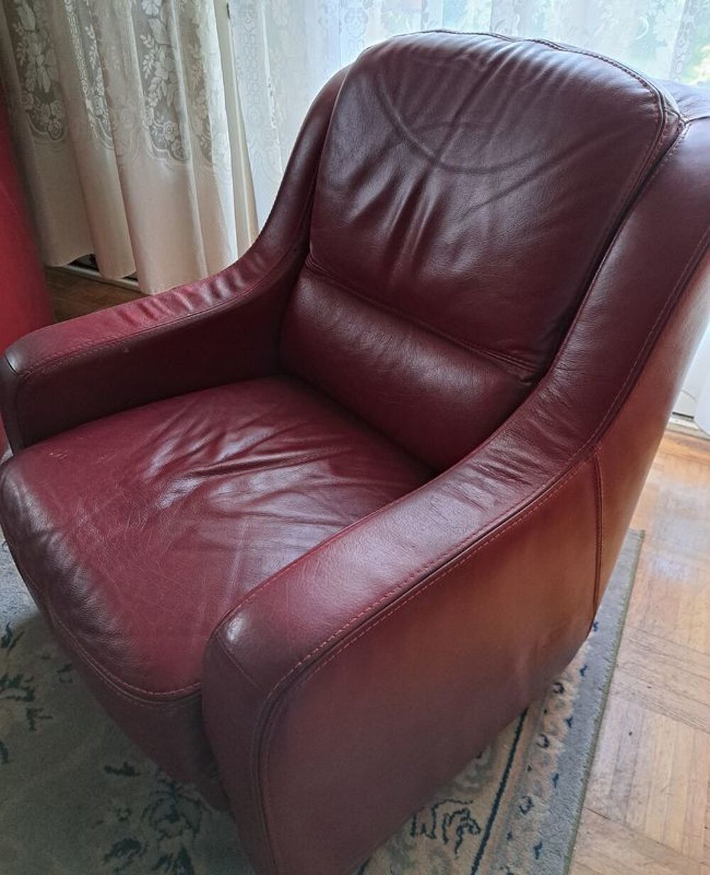 2 fauteuils en cuir de buffle &agrave; restaurer Meubles