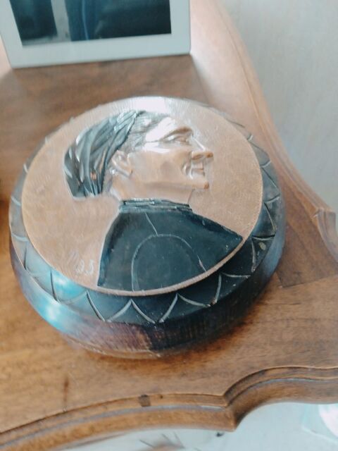 bo�te en bois sculpt�e main art c�venol 30 N�mes (30)