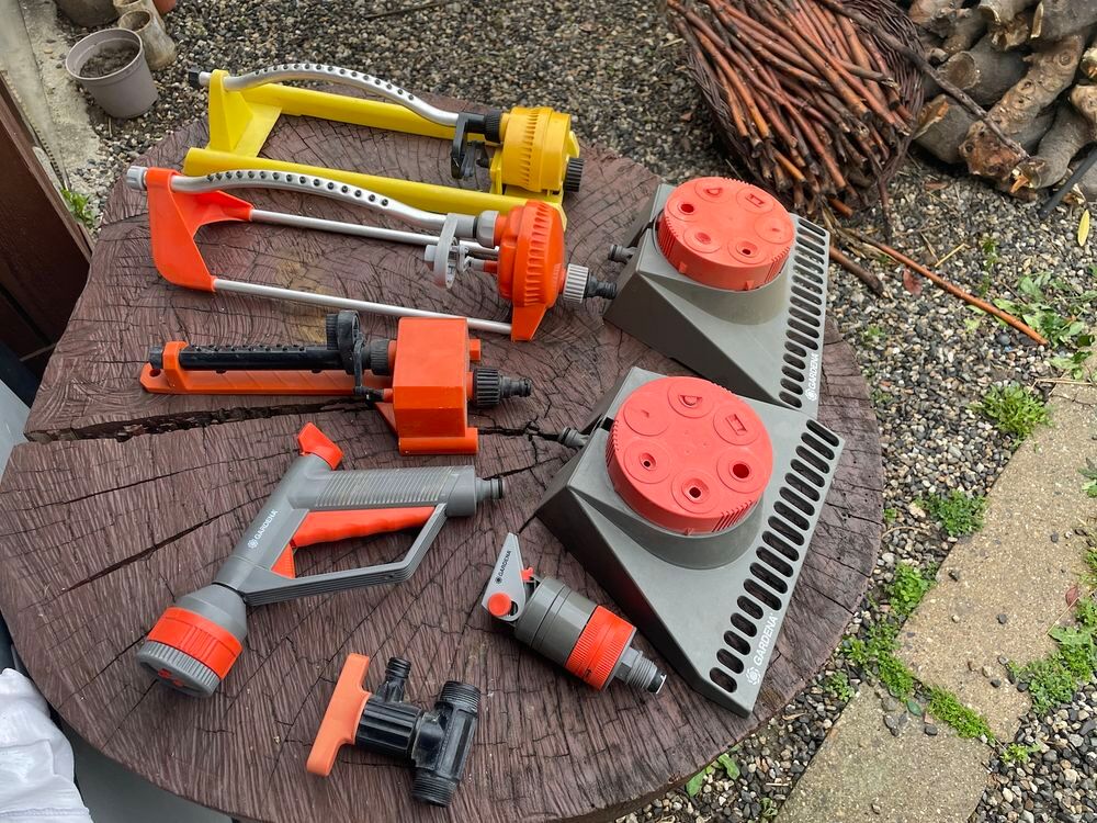 Lot de 08 accessoires arrosage et jardin GARDENA Jardin