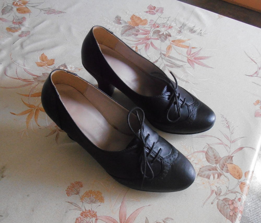 Chaussure haute noire Arian taille 39 NEUVE Chaussures