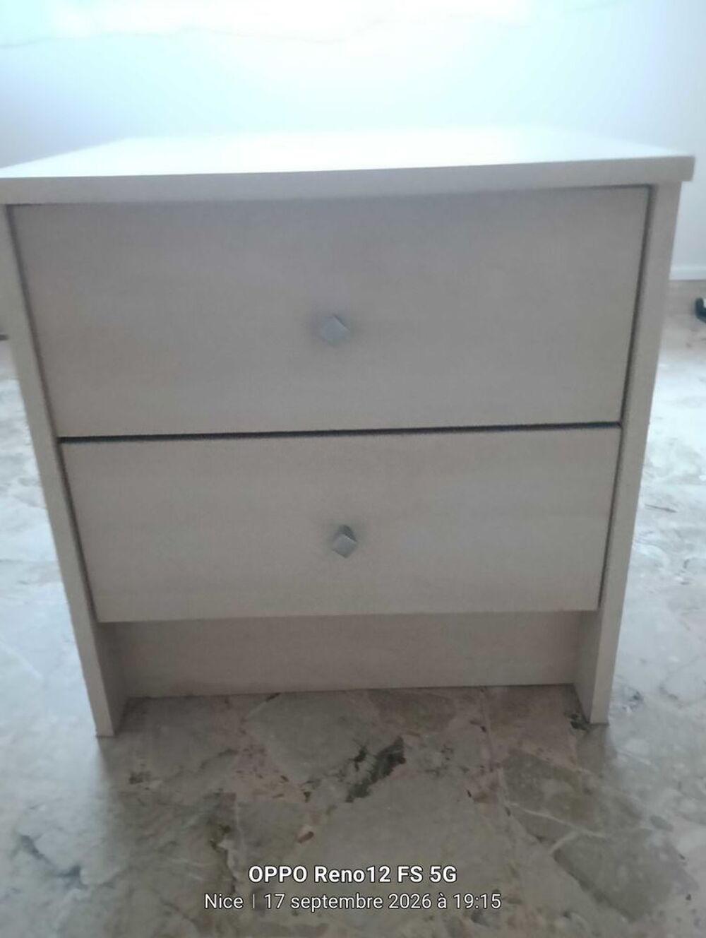 3 meubles de chambre commode et table de chevet Meubles