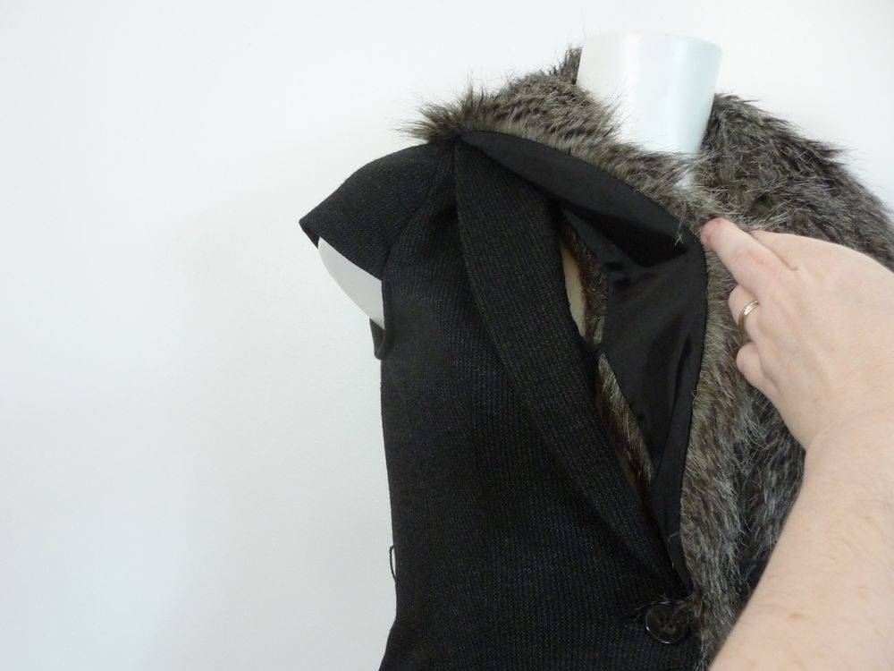 Veste/ Gilet Court Gris Col Fausse Fourrure Amovible- Promod Vêtements