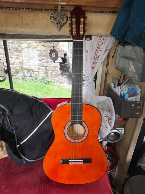 Guitare  classique 200 Huelgoat (29)