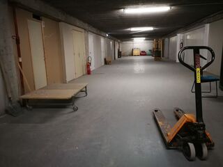  Parking / Garage à louer 18 m²