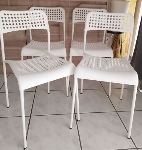 Lot de 4 chaises blanches Ikea TBE 35 Le Barcar�s (66)