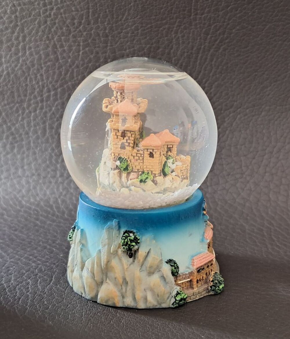 petite boule de neige souvenir de l'&eacute;tat de San Marin 