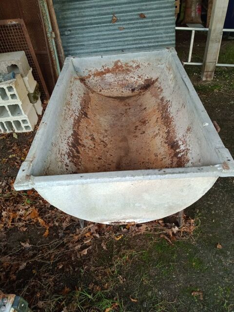 Lavoir ancien sur pieds 50 Oroux (79)