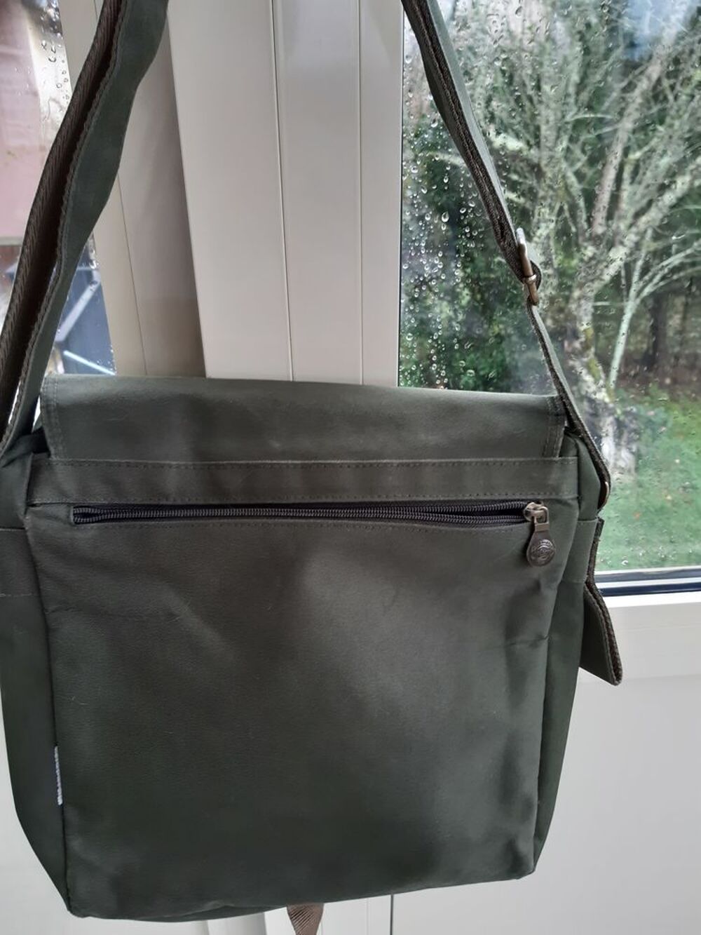 Sac Bandouli&egrave;re LEE COOPER Kaki. Maroquinerie