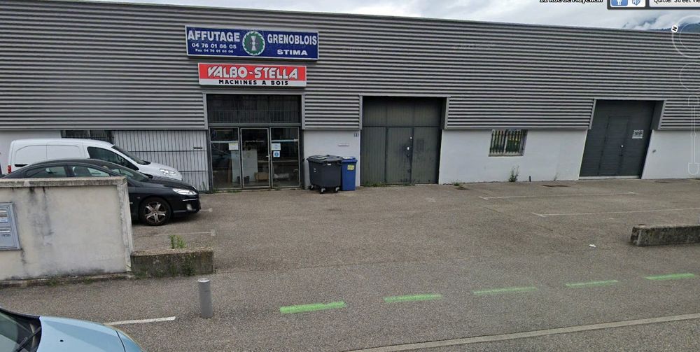   LOCAL  GIÈRES  MAYENCIN   200 M2  