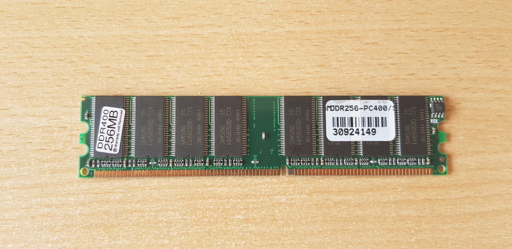 Barrette M&eacute;moire memoire ram pqi DDR400 256Mo / 256Mb PC400 Matriel informatique