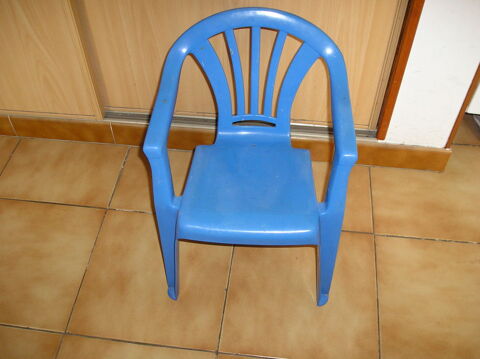 Fauteuil enfant de couleur bleue en plastique / PVC 5 Sept�mes-les-Vallons (13)