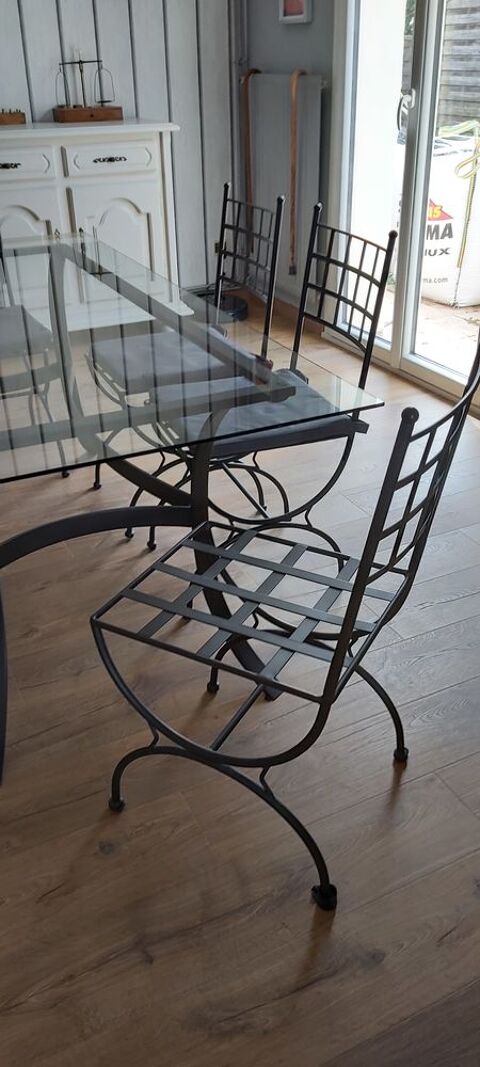 TABLE ET CHAISE 400 Villars (42)