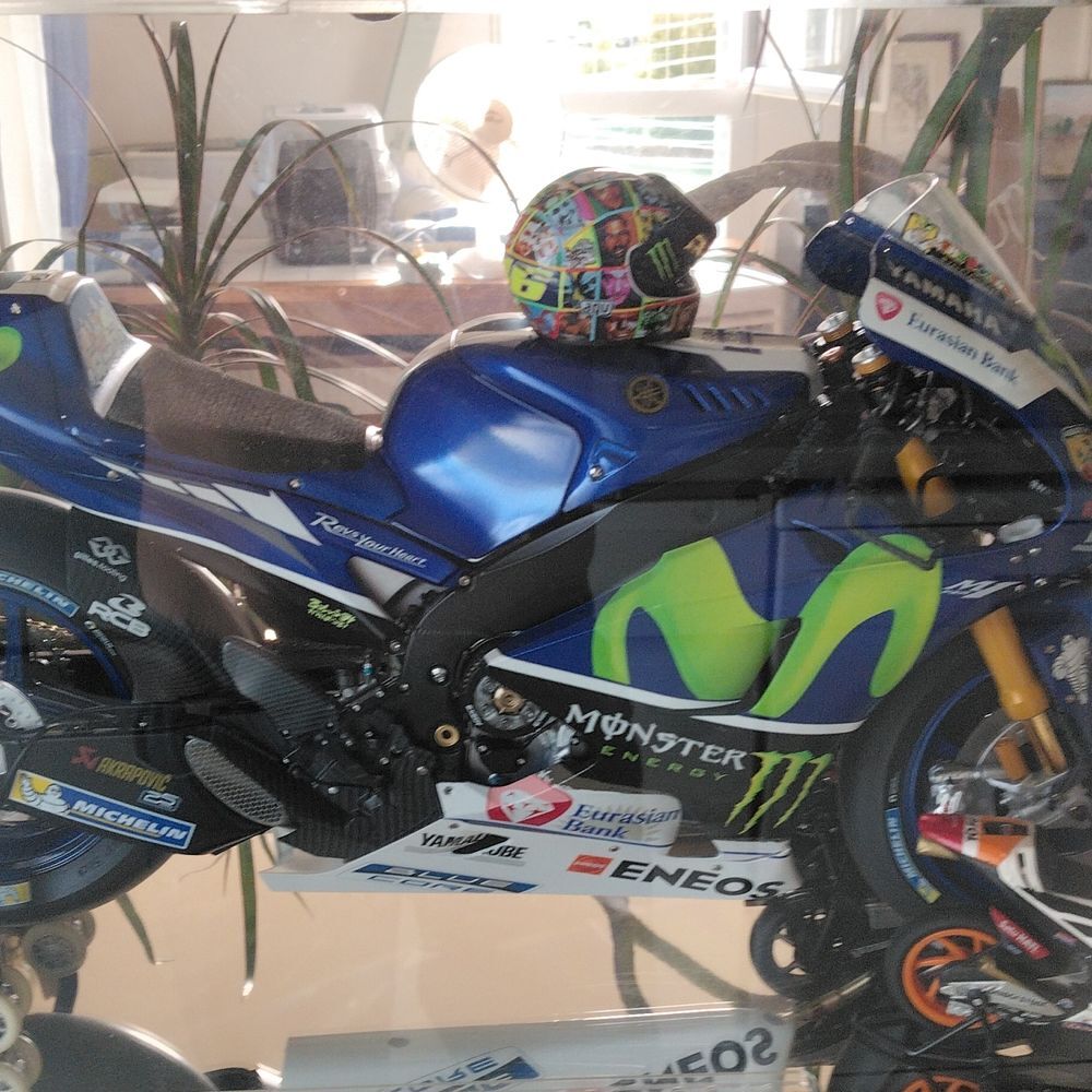 Yamaha YZR M1 2016 1/4&egrave;me Altaya Décoration