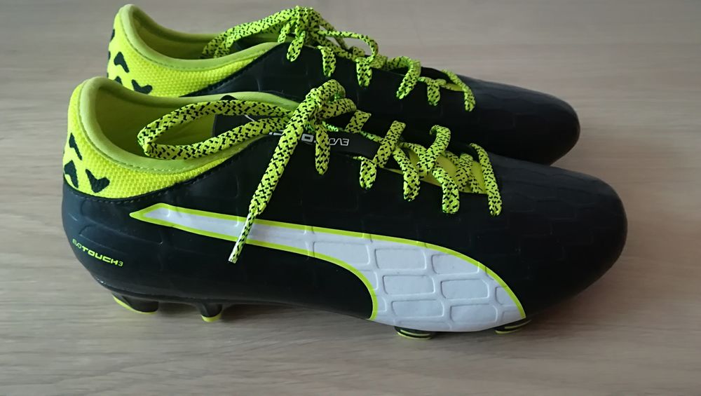 chaussures &agrave; crampon puma evotouch Chaussures