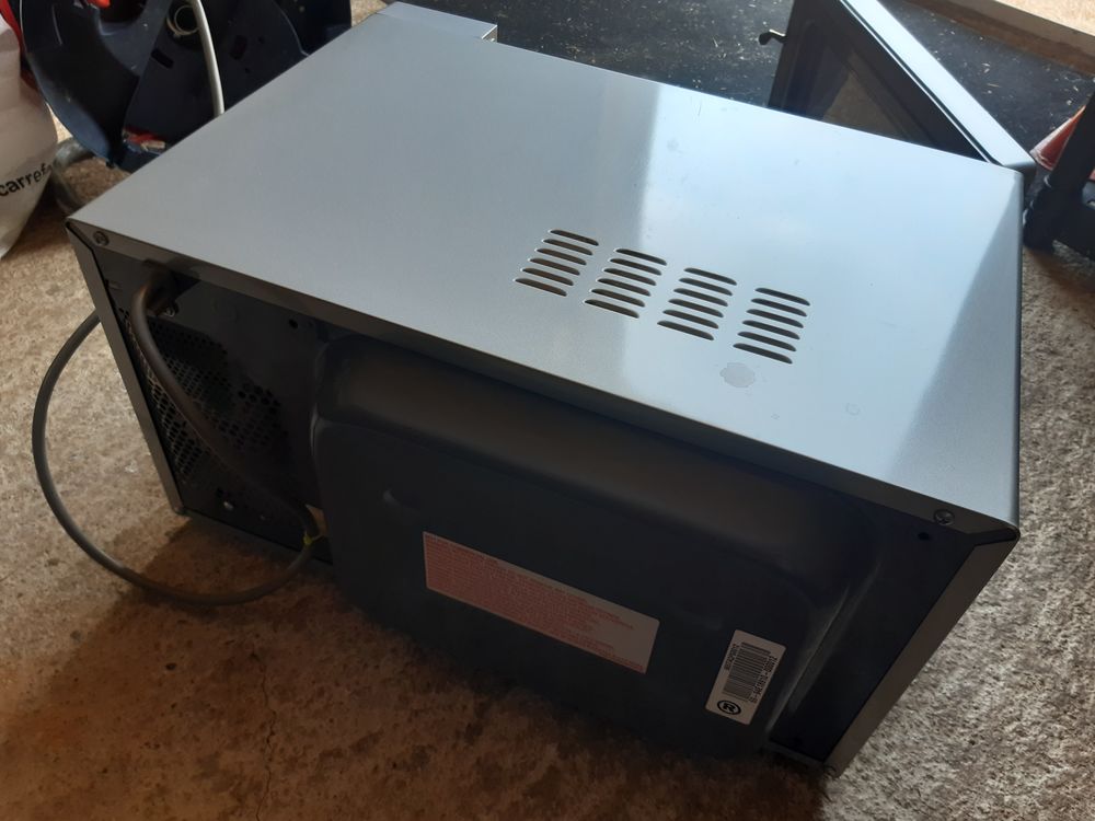 Micro-ondes avec plateau tournant Electroménager