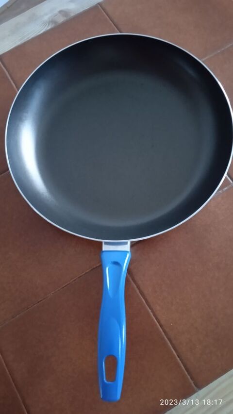 Pole - 24 cm 15 Clichy (92)