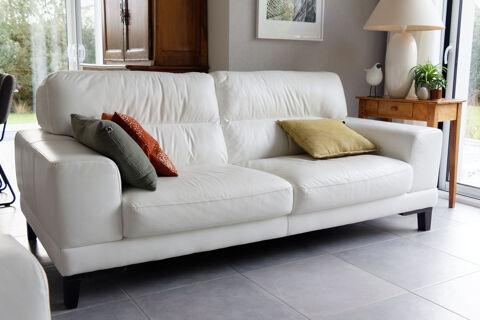 Deux canap�s cuir blanc 1000 Surzur (56)