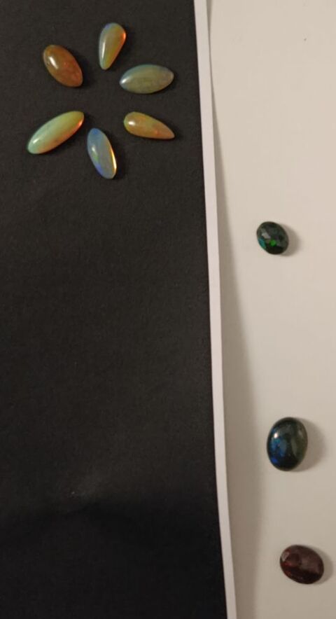 Pierres pr�cieuses. Opales 60 Nimes (30)