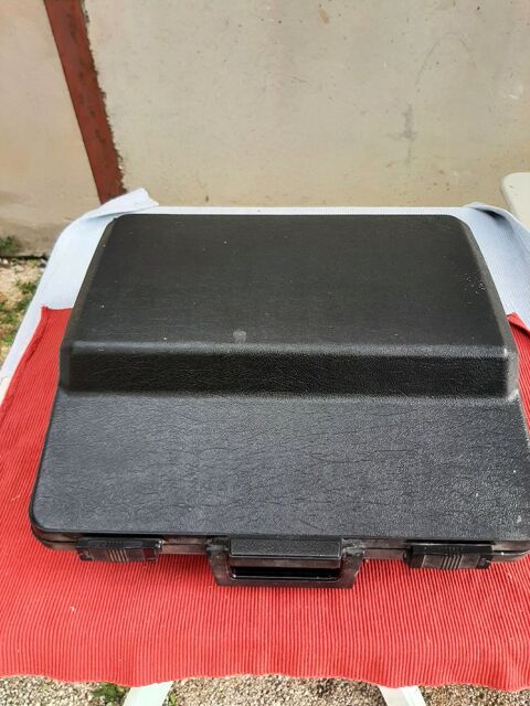 Machine  ecrire 30 Beaumes-de-Venise (84)