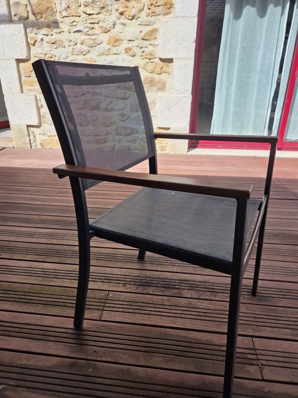 Table ext&eacute;rieure et fauteuil ext&eacute;rieur Meubles