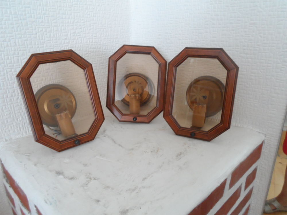 3 appliques bois bronze et verre Décoration