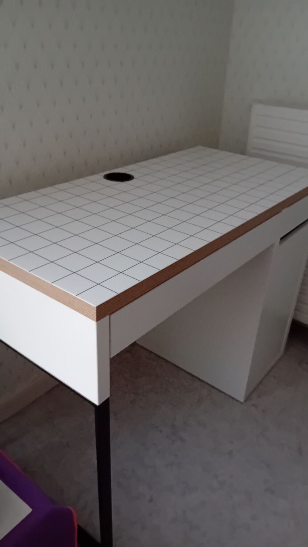 Bureau informatique 2 tiroirs et une porte c&ocirc;t&eacute; droit. Meubles
