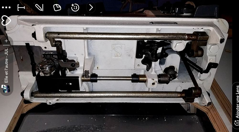 Machine &agrave; coudre professionnelle Meubles