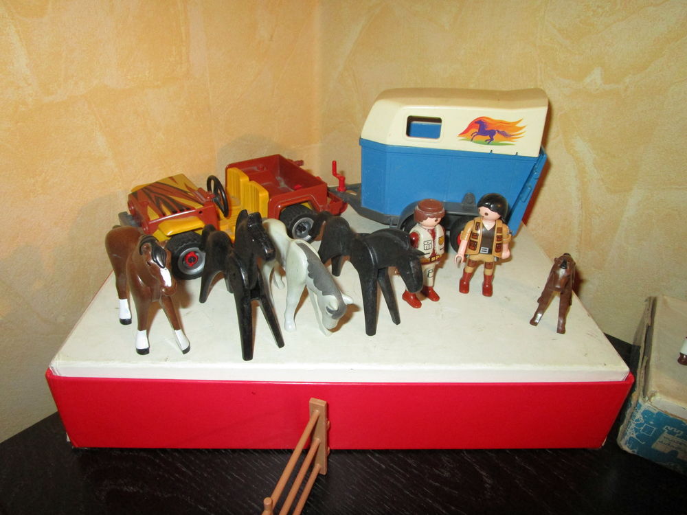LOT PLAYMOBIL CHEVAUX +JEEP+CHEVAUX+ACCESSOIRES Jeux / jouets