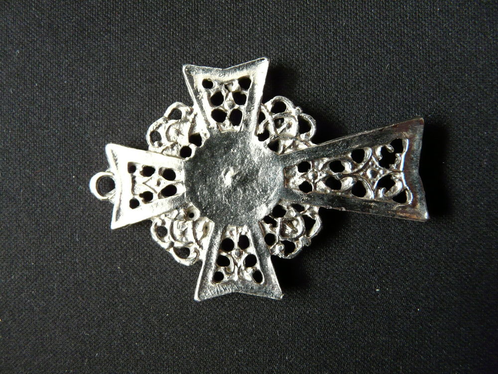Croix Celtique Runique pendentif M&eacute;tal couleur argent&eacute; (90's Bijoux et montres