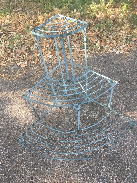 Étagère d'angle pour plantes en métal 3 niveaux
25 Castres (81)