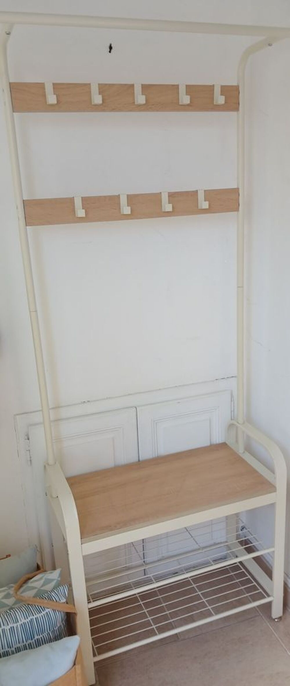 Porte-manteau 
&eacute;tat neuf 
1m80 de hauteur Mobilier enfants