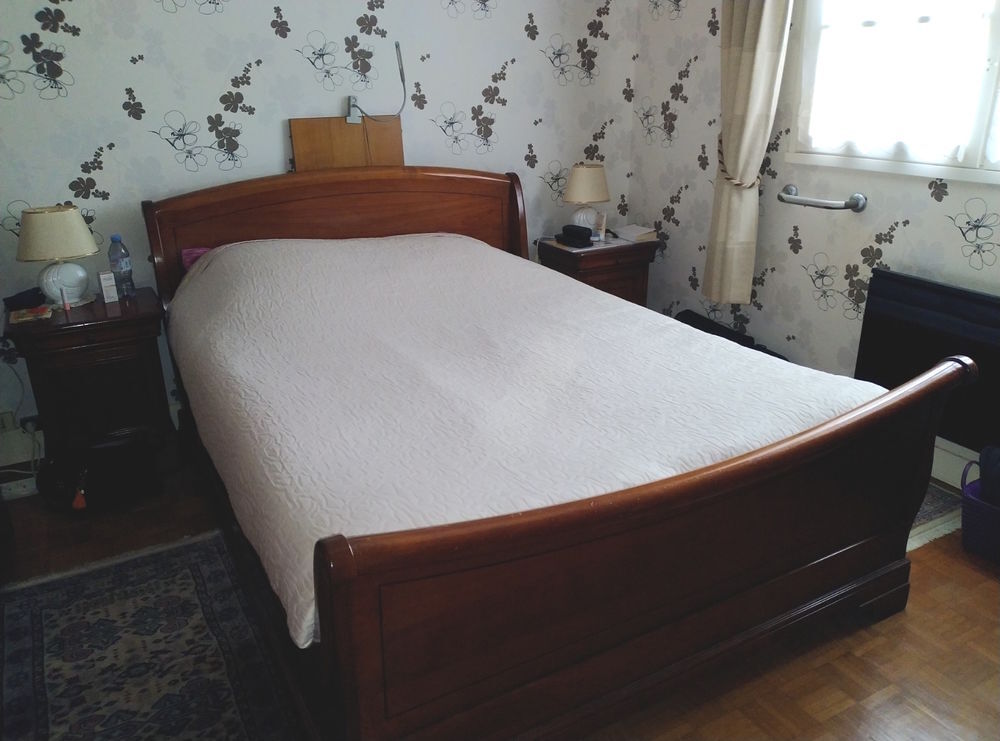 Lit 140*190 cm + 2 chevets + armoire en merisier Meubles