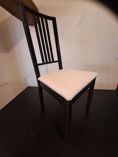 en etat table avec 2 rallonges + 6 chaises 150 Blac� (69)