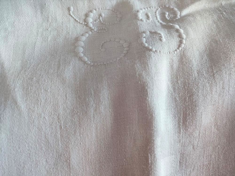 NAPPE de1.50 x 1.75 brod&eacute;e "EP" Décoration